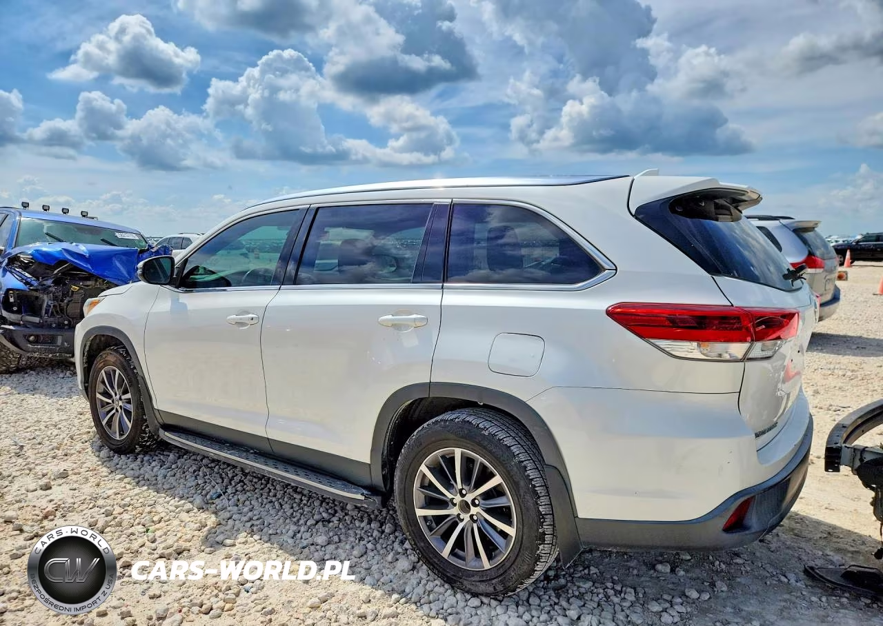 2019 Toyota Highlander Xle VIN:5TDKZRFH5KS555851 - 2
