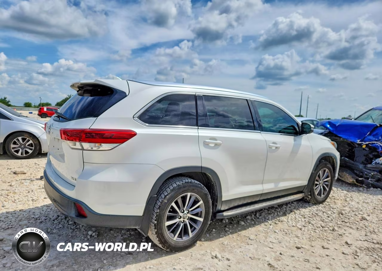 2019 Toyota Highlander Xle VIN:5TDKZRFH5KS555851 - 3