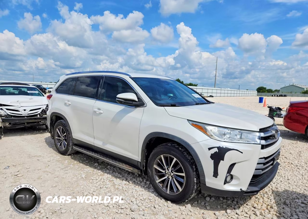 2019 Toyota Highlander Xle VIN:5TDKZRFH5KS555851 - 4