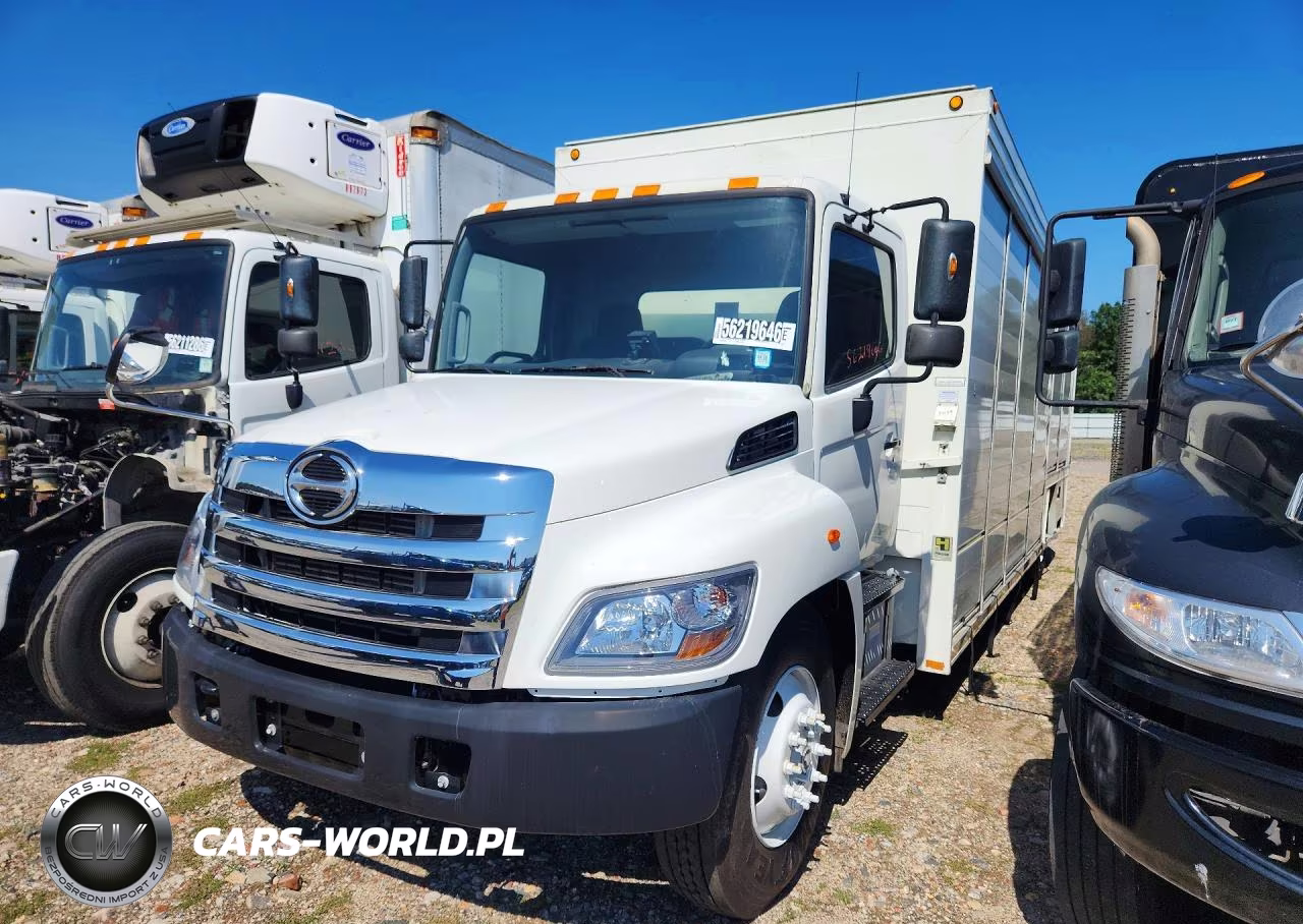 2014 Hino 338 Box Truck