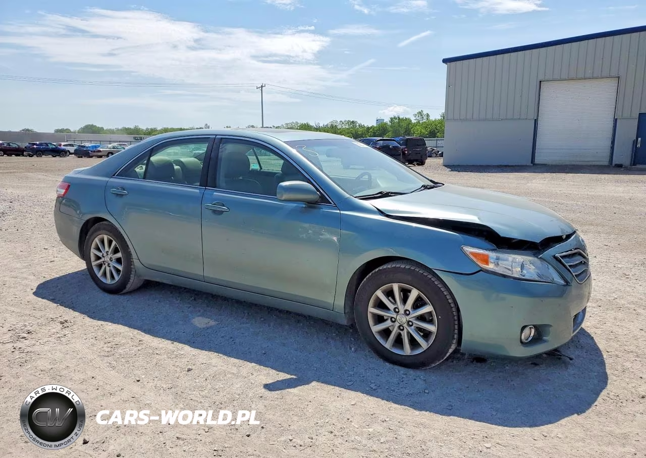 2011 Toyota Camry Xle VIN:4T1BF3EK0BU590582 - 4