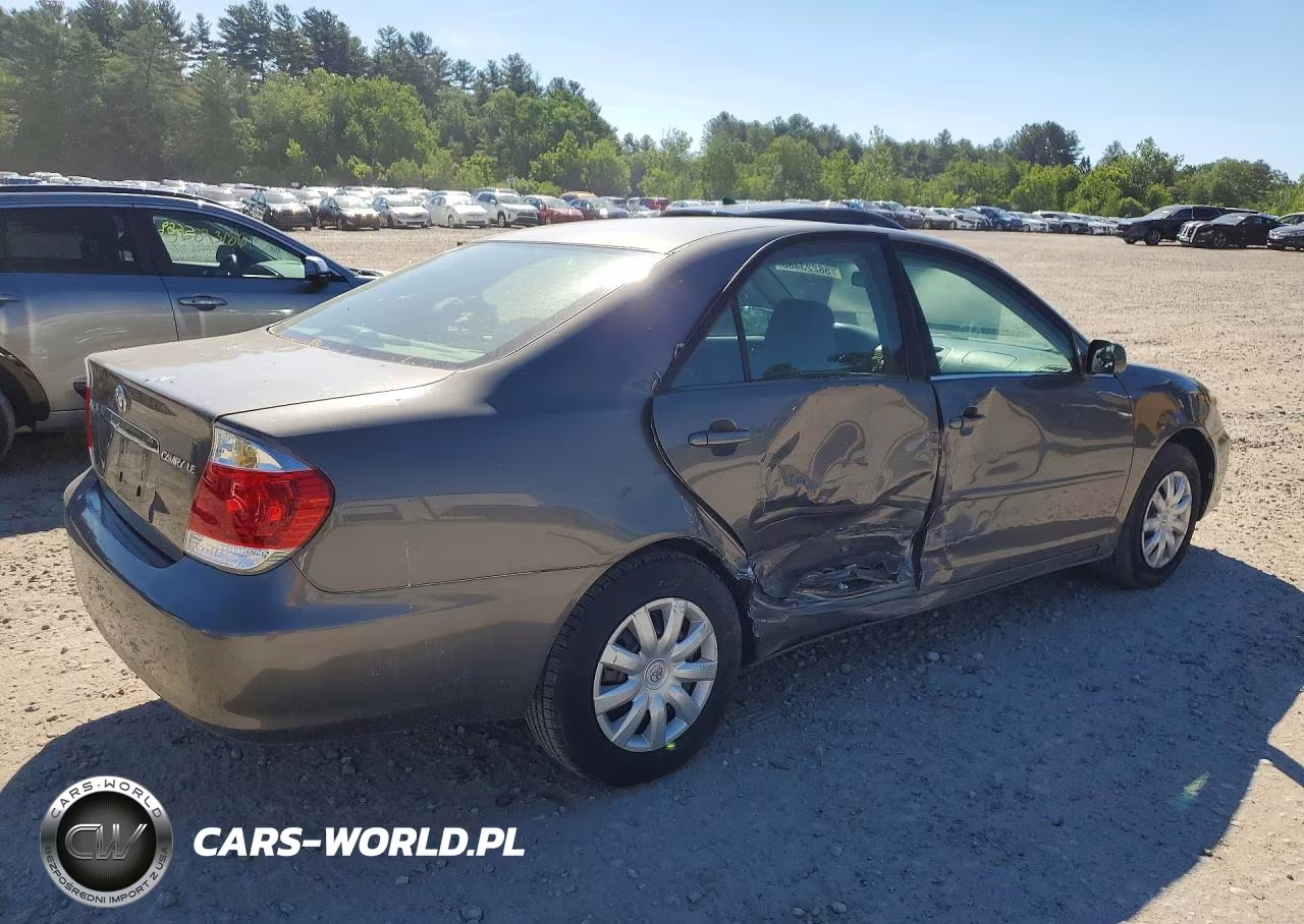 2005 Toyota Camry Le VIN:4T1BE32K25U556140 - 3