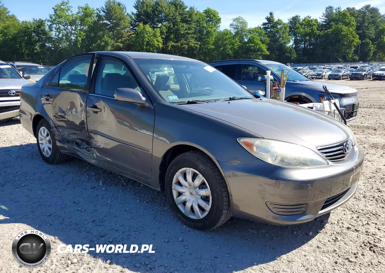 2005 Toyota Camry Le VIN:4T1BE32K25U556140 - 4