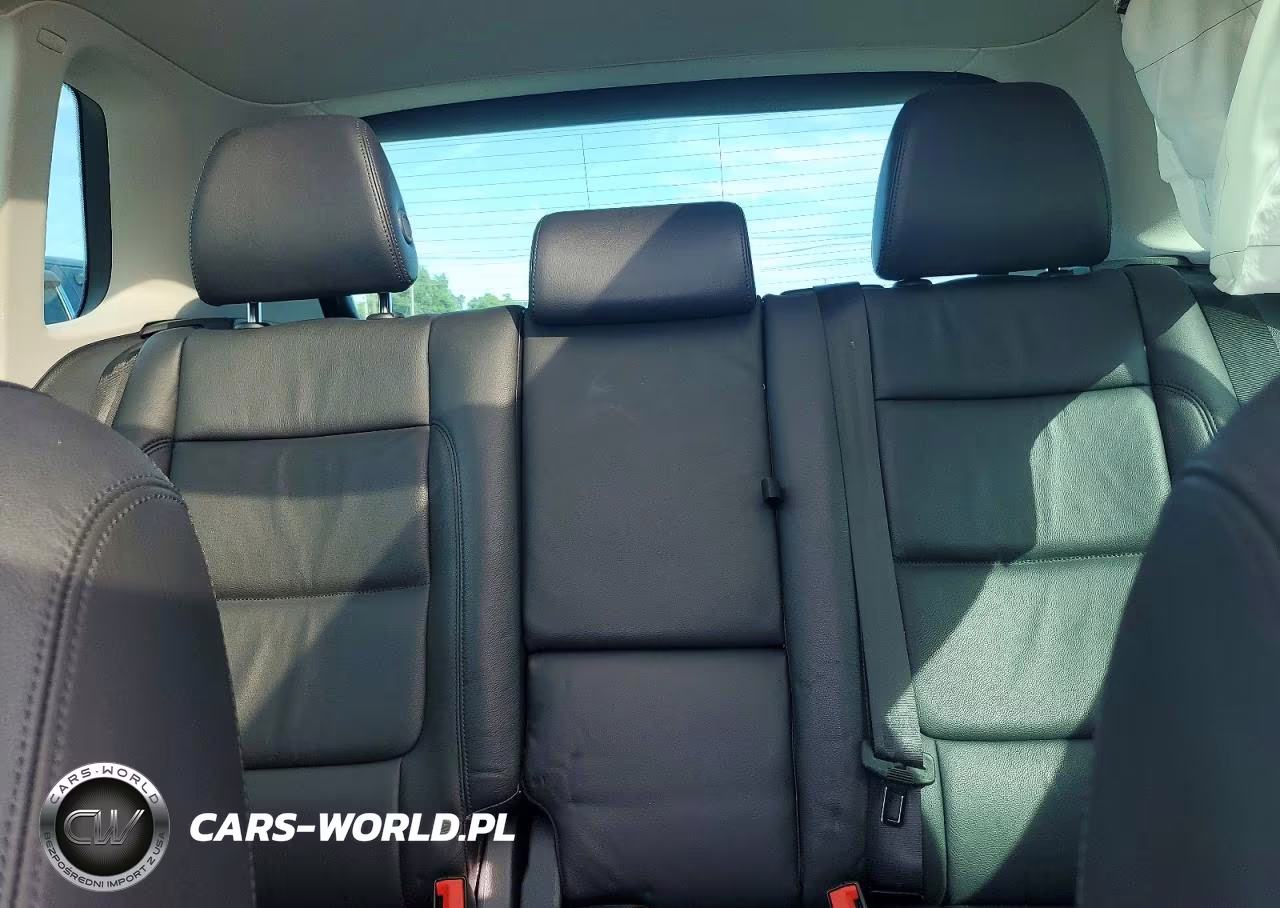 2017 Volkswagen Tiguan Sport VIN:WVGTV7AX8HK022018 - 10