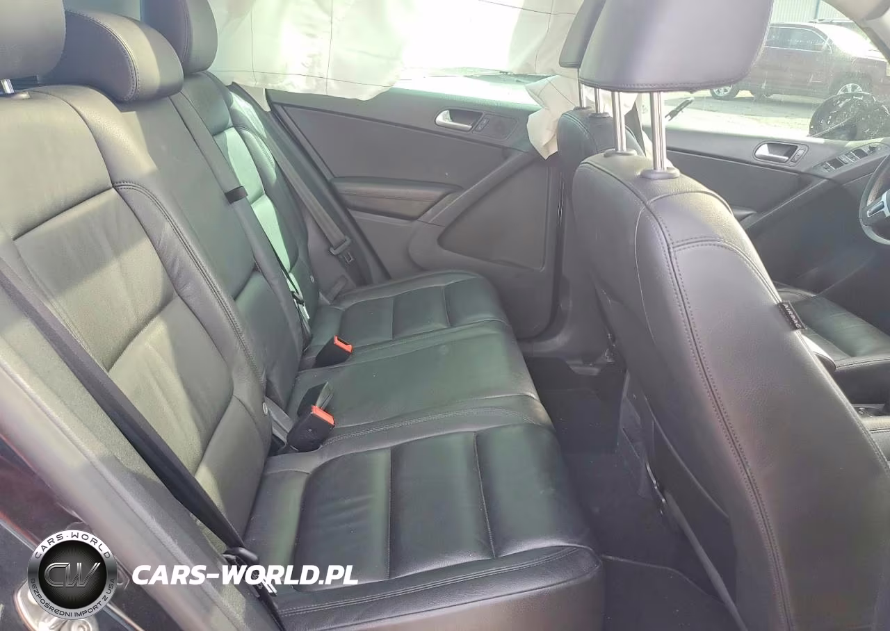 2017 Volkswagen Tiguan Sport VIN:WVGTV7AX8HK022018 - 11