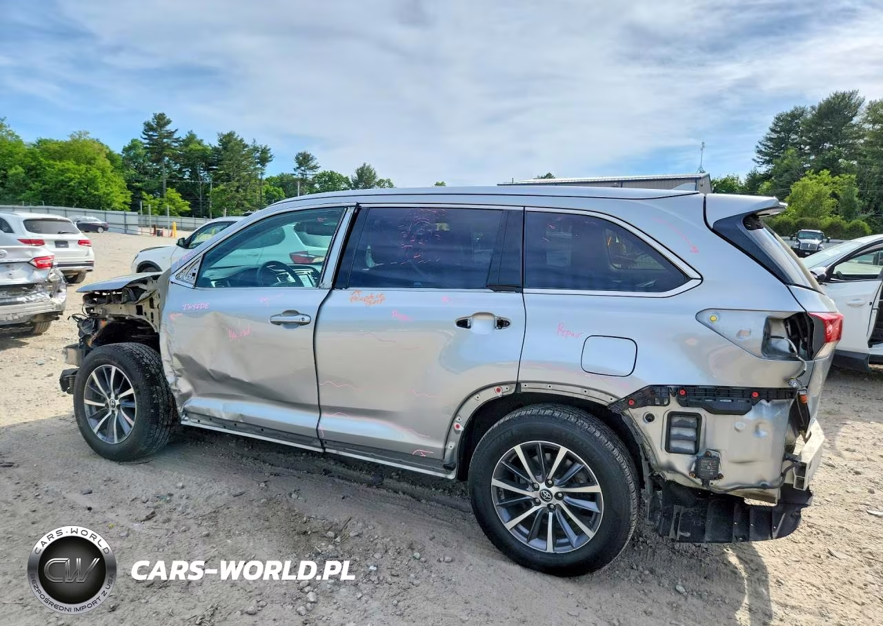 2018 Toyota Highlander Xle VIN:5TDJZRFH8JS549259 - 2