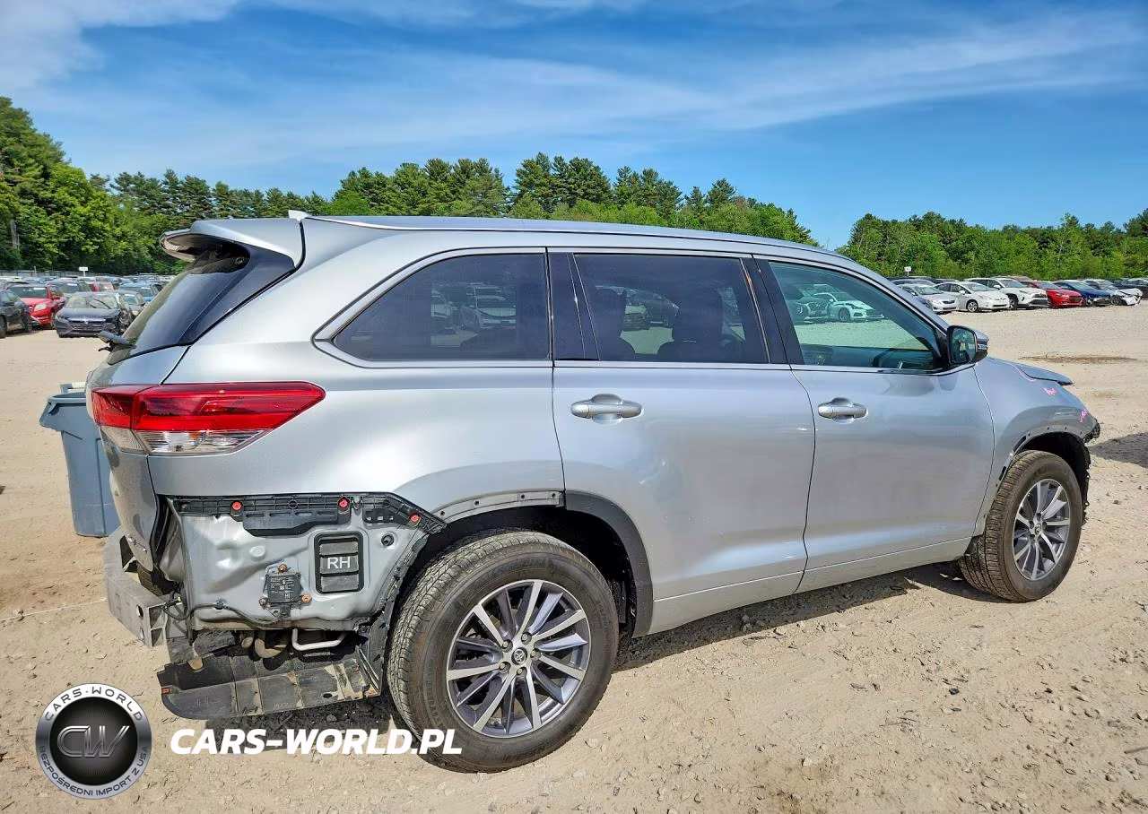 2018 Toyota Highlander Xle VIN:5TDJZRFH8JS549259 - 3