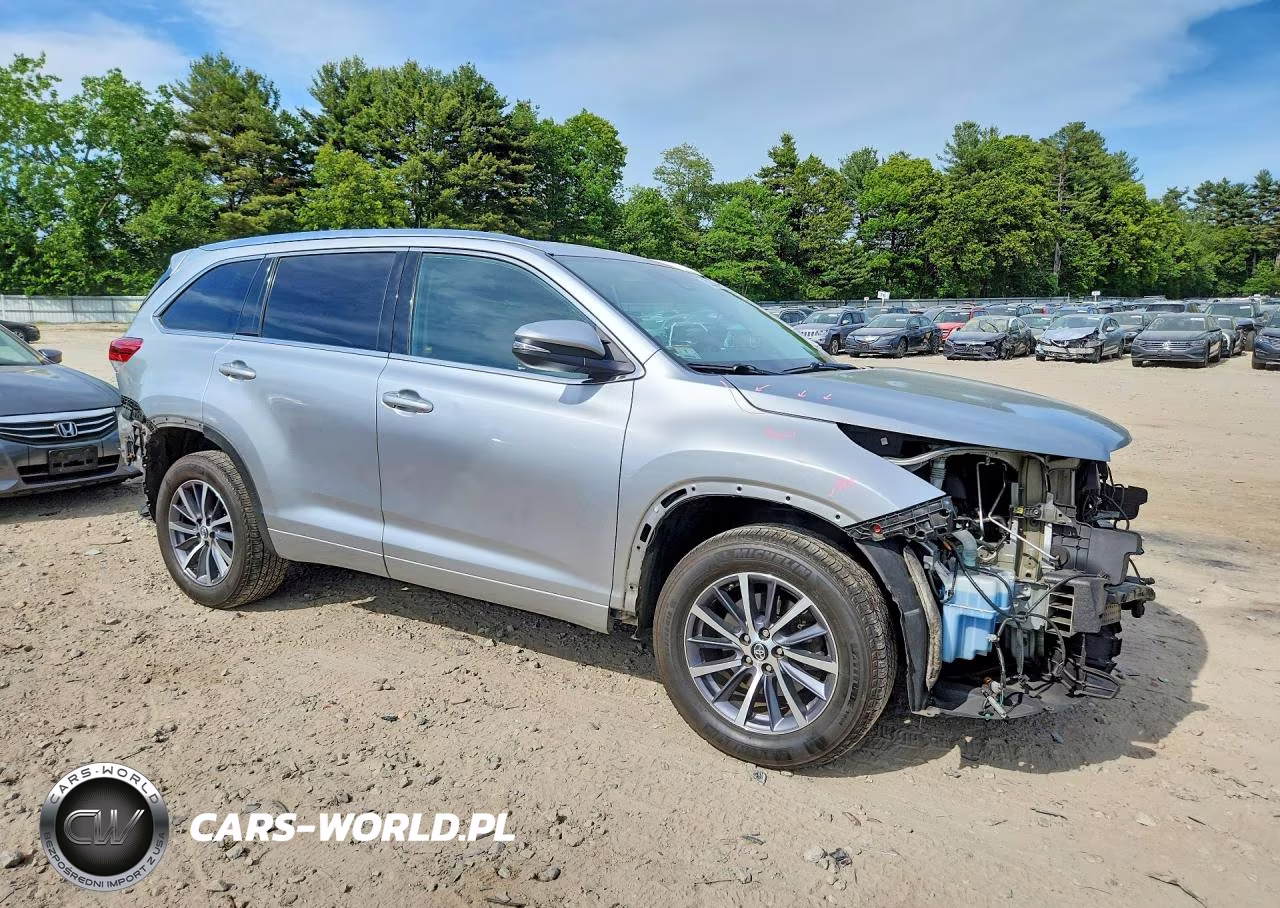 2018 Toyota Highlander Xle VIN:5TDJZRFH8JS549259 - 4