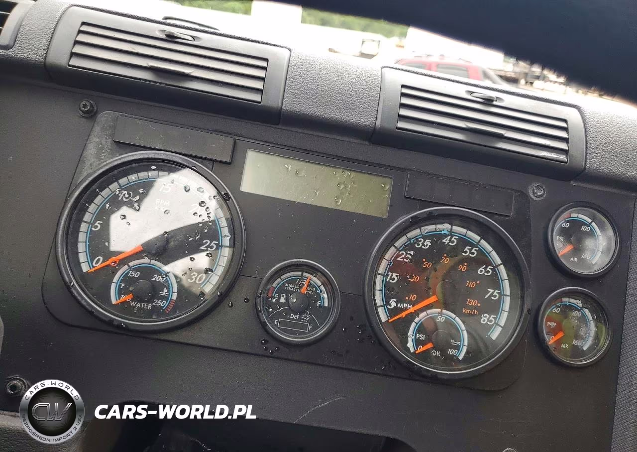 2017 Freightliner Cascadia 125" Sleeper Cab Semi Truck VIN:1FUJGLDR9HLHS8965 - 8