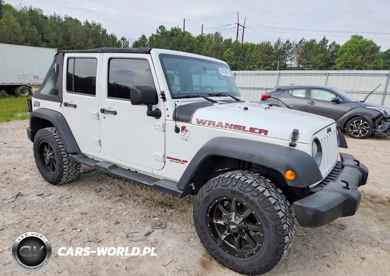 2014 Jeep Wrangler Unlimited Sport VIN:1C4BJWDG3EL244019 - 4