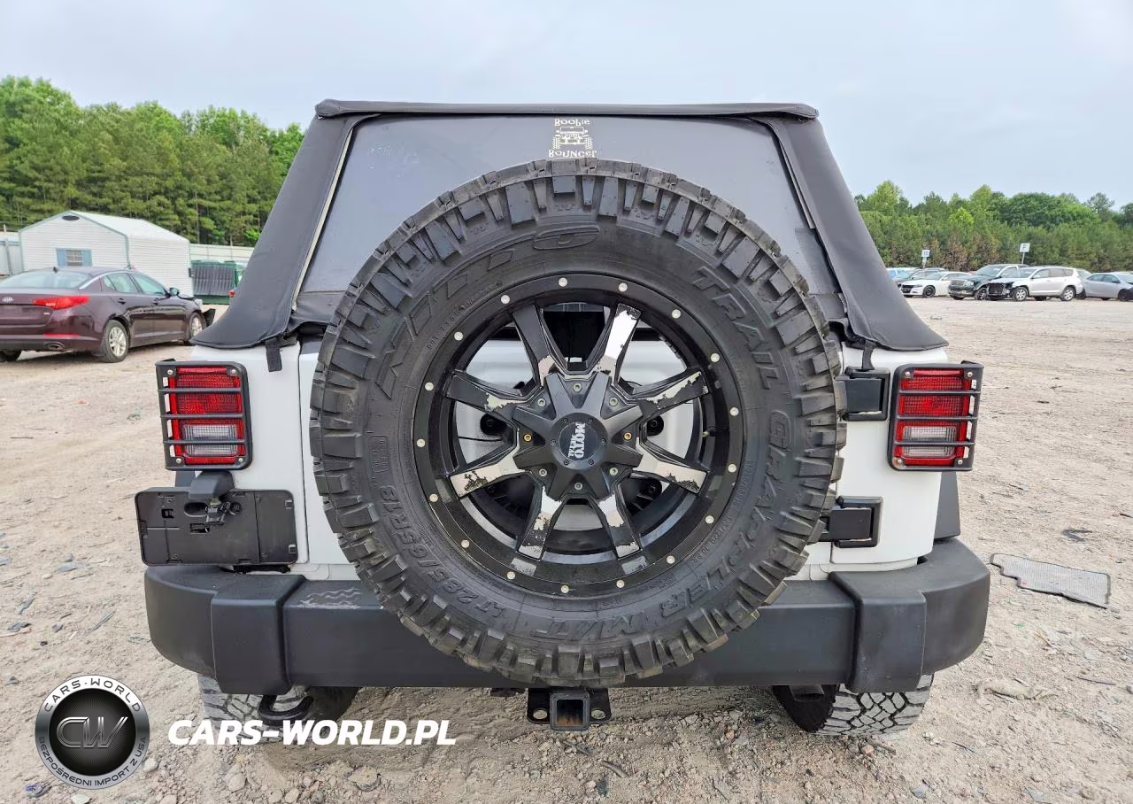 2014 Jeep Wrangler Unlimited Sport VIN:1C4BJWDG3EL244019 - 6