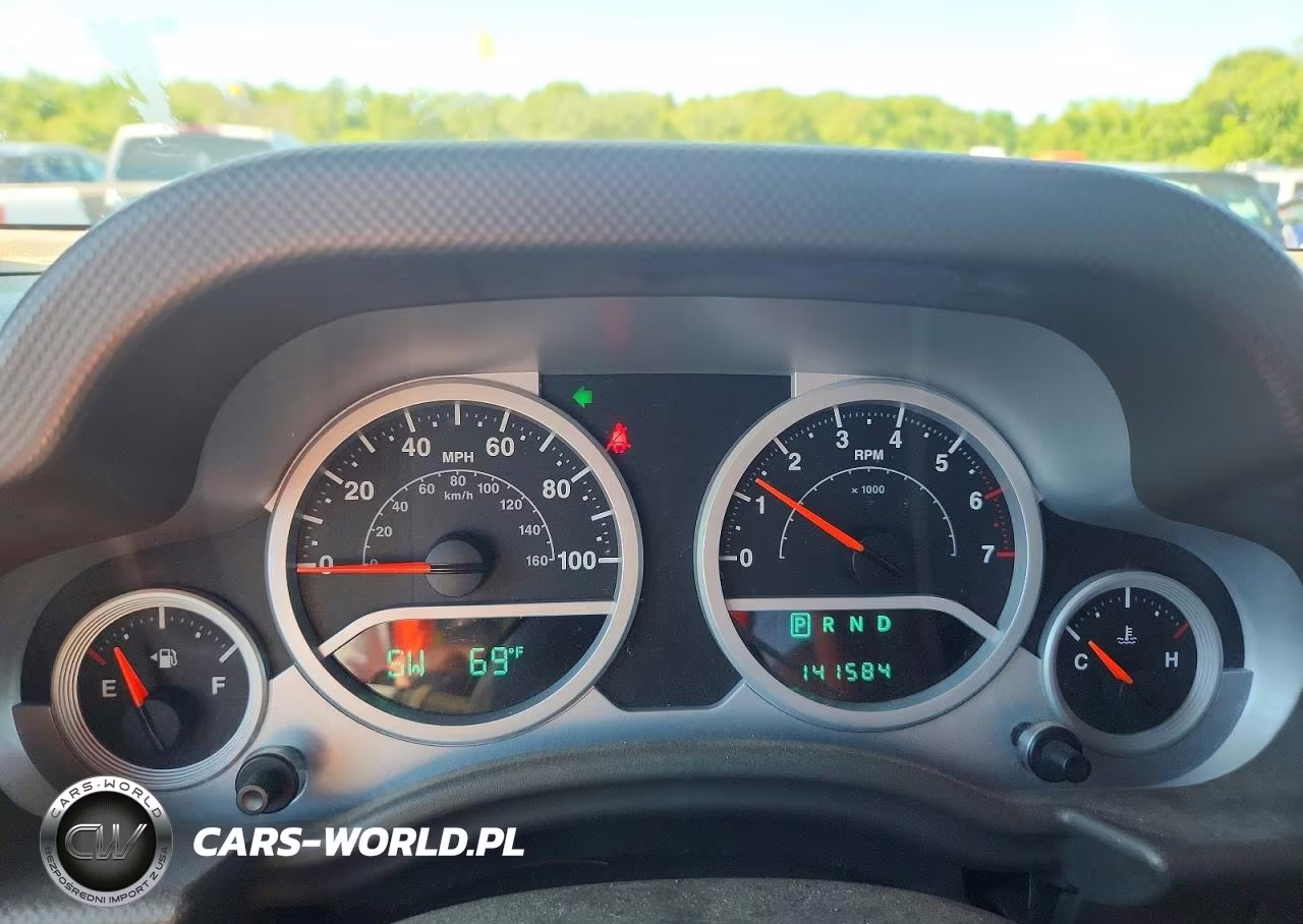 2008 Jeep Wrangler Unlimited Sahara VIN:1J8GA59148L598004 - 9