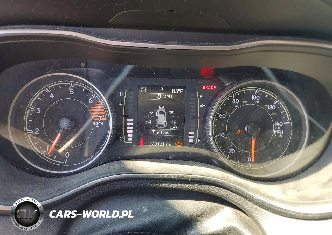2019 Jeep Cherokee Latitude VIN:1C4PJLCB7KD488241 - 9