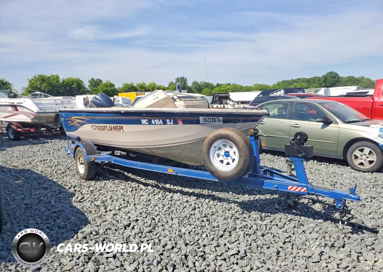 2002 Crestliner Boat