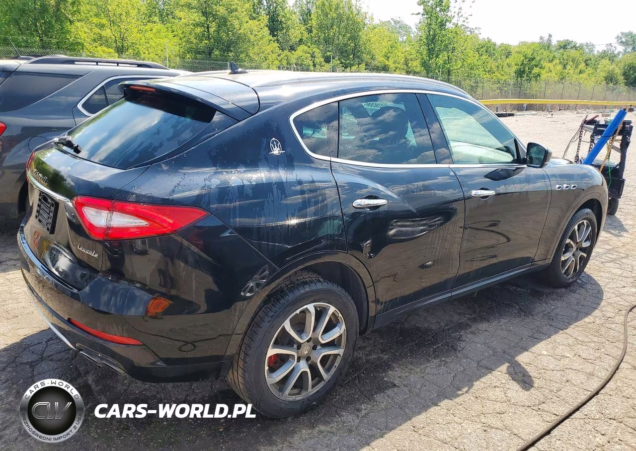 2017 Maserati Levante Luxury VIN:ZN661XUL2HX229561 - 3