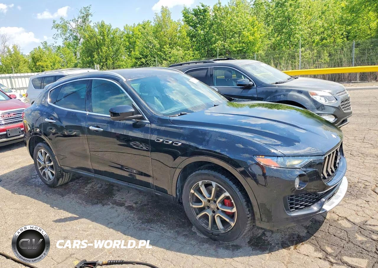 2017 Maserati Levante Luxury VIN:ZN661XUL2HX229561 - 4