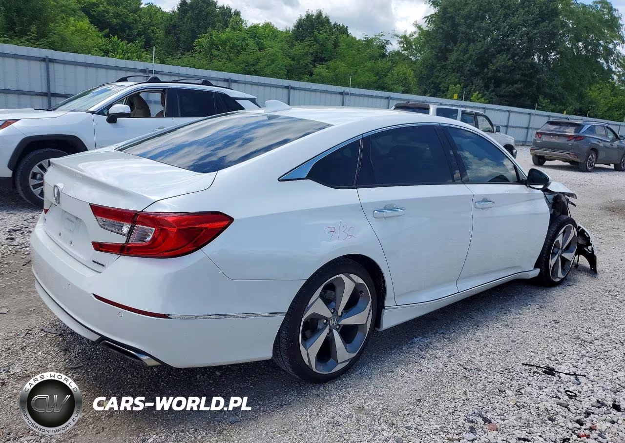 2018 Honda Accord Touring VIN:1HGCV1F91JA167667 - 3