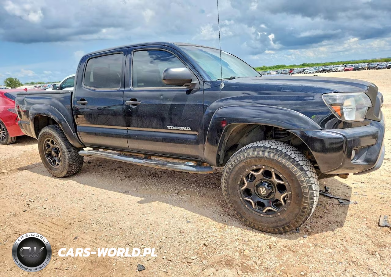 2015 Toyota Tacoma V6 VIN:5TFLU4ENXFX121535 - 4