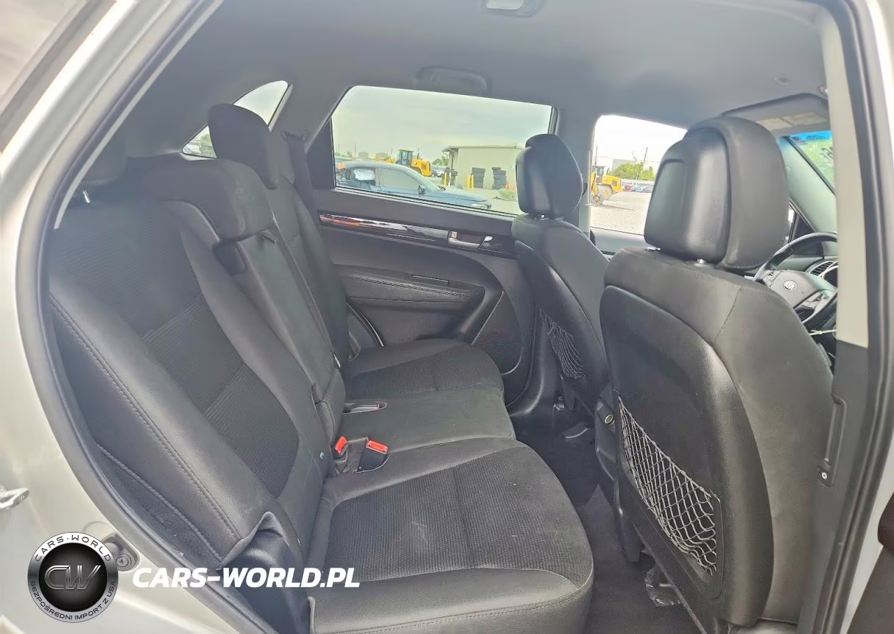 2015 Kia Sorento Lx VIN:5XYKT4A64FG631038 - 11