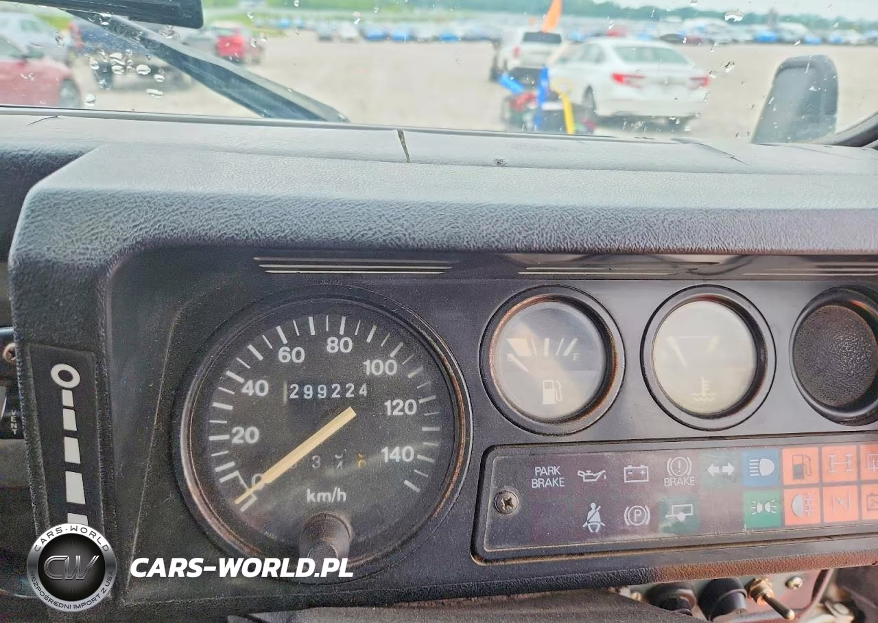 1994 Land Rover Defender 110 Base VIN:SALLDHAV7MA952572 - 9