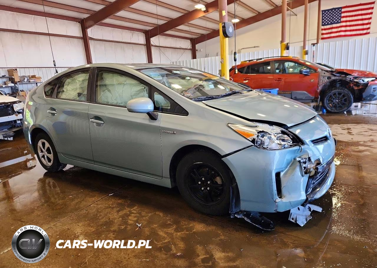 2014 Toyota Prius Two VIN:JTDKN3DU0E1782231 - 4