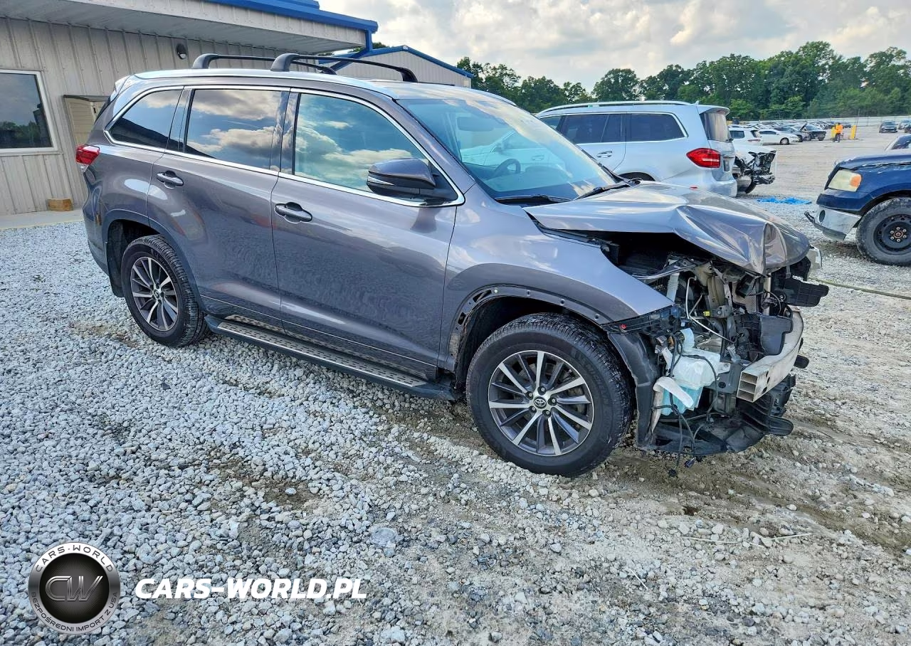 2018 Toyota Highlander Xle VIN:5TDJZRFH2JS536278 - 4