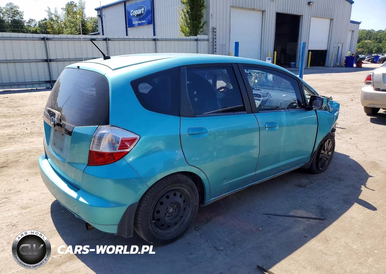 2013 Honda Fit VIN:JHMGE8H38DC023039 - 3