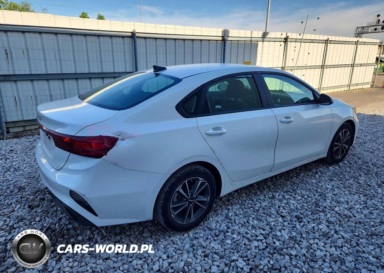 2024 Kia Forte Lxs VIN:3KPF24AD1RE757958 - 3
