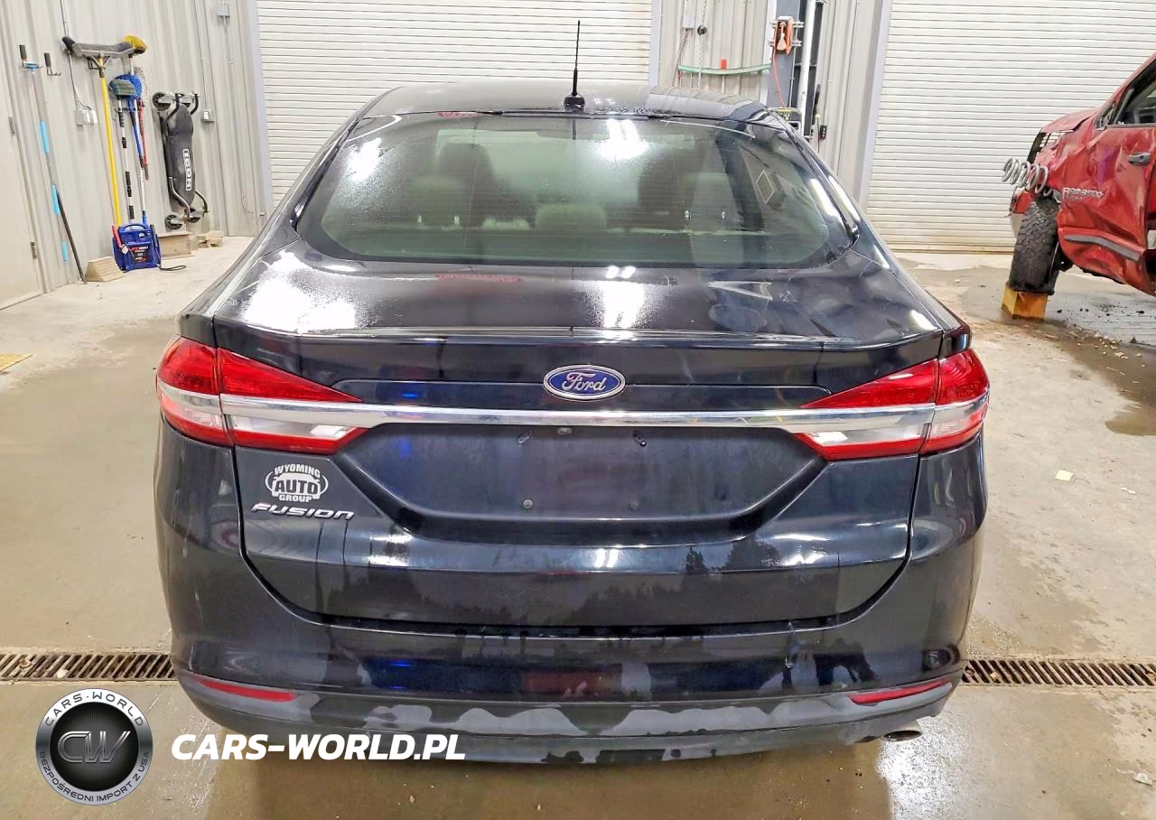 2018 Ford Fusion S VIN:3FA6P0G75JR237857 - 6