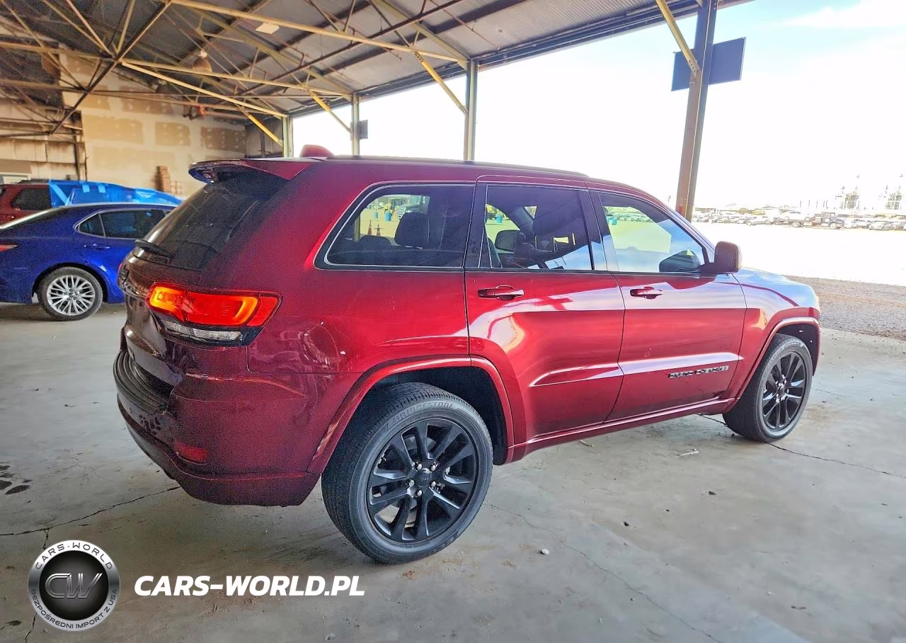 2019 Jeep Grand Cherokee Laredo VIN:1C4RJEAGXKC572675 - 3
