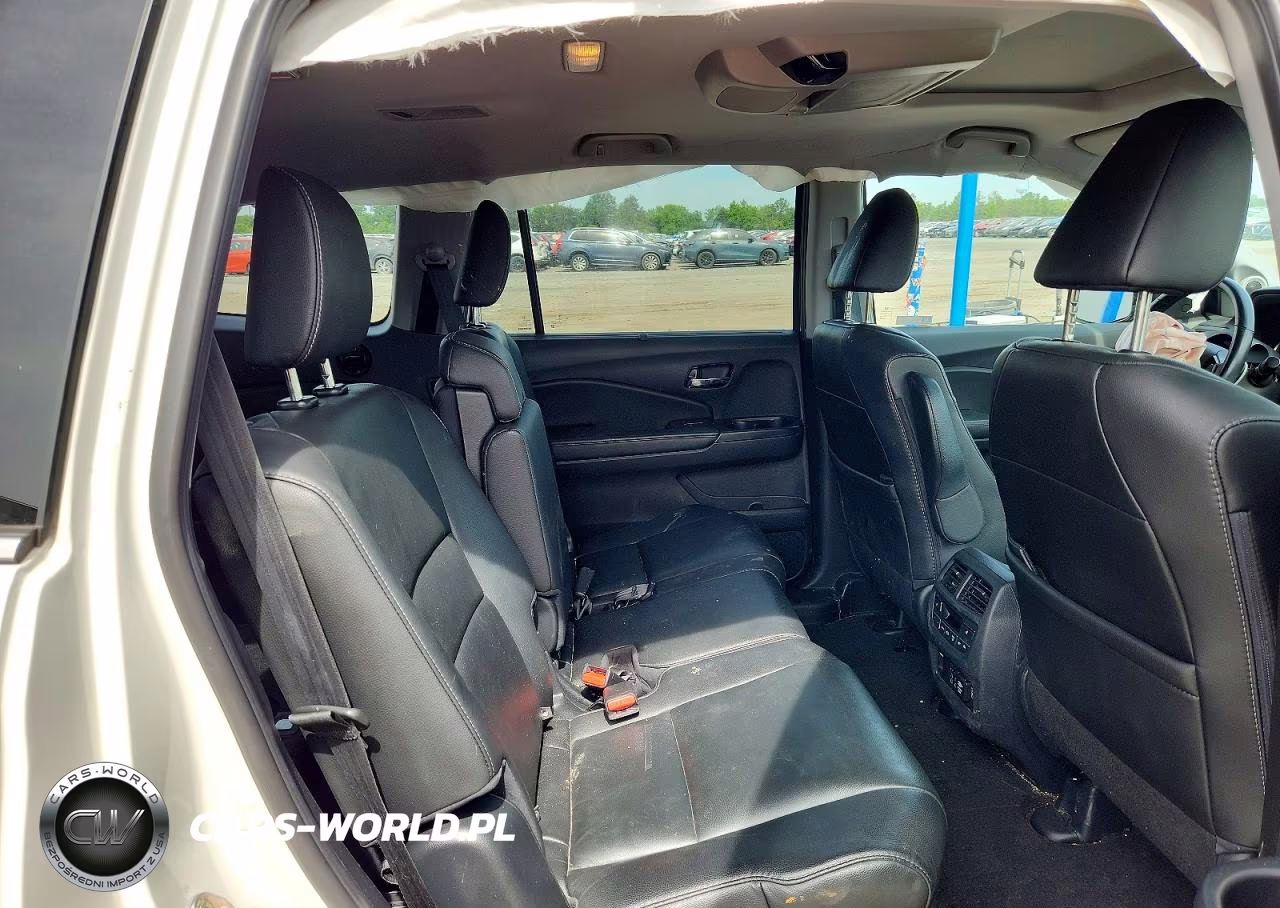 2019 Honda Pilot Touring VIN:5FNYF6H9XKB073209 - 11