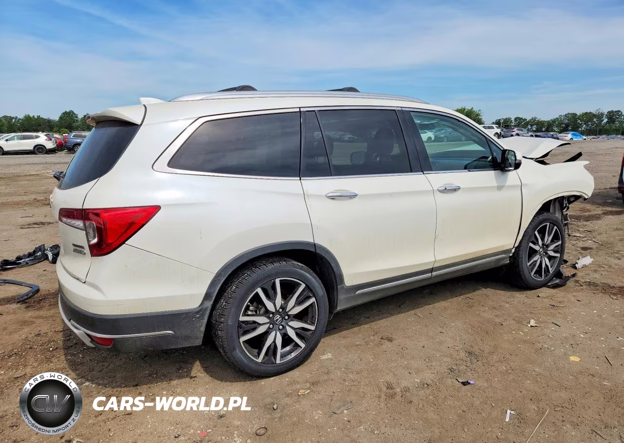 2019 Honda Pilot Touring VIN:5FNYF6H9XKB073209 - 3