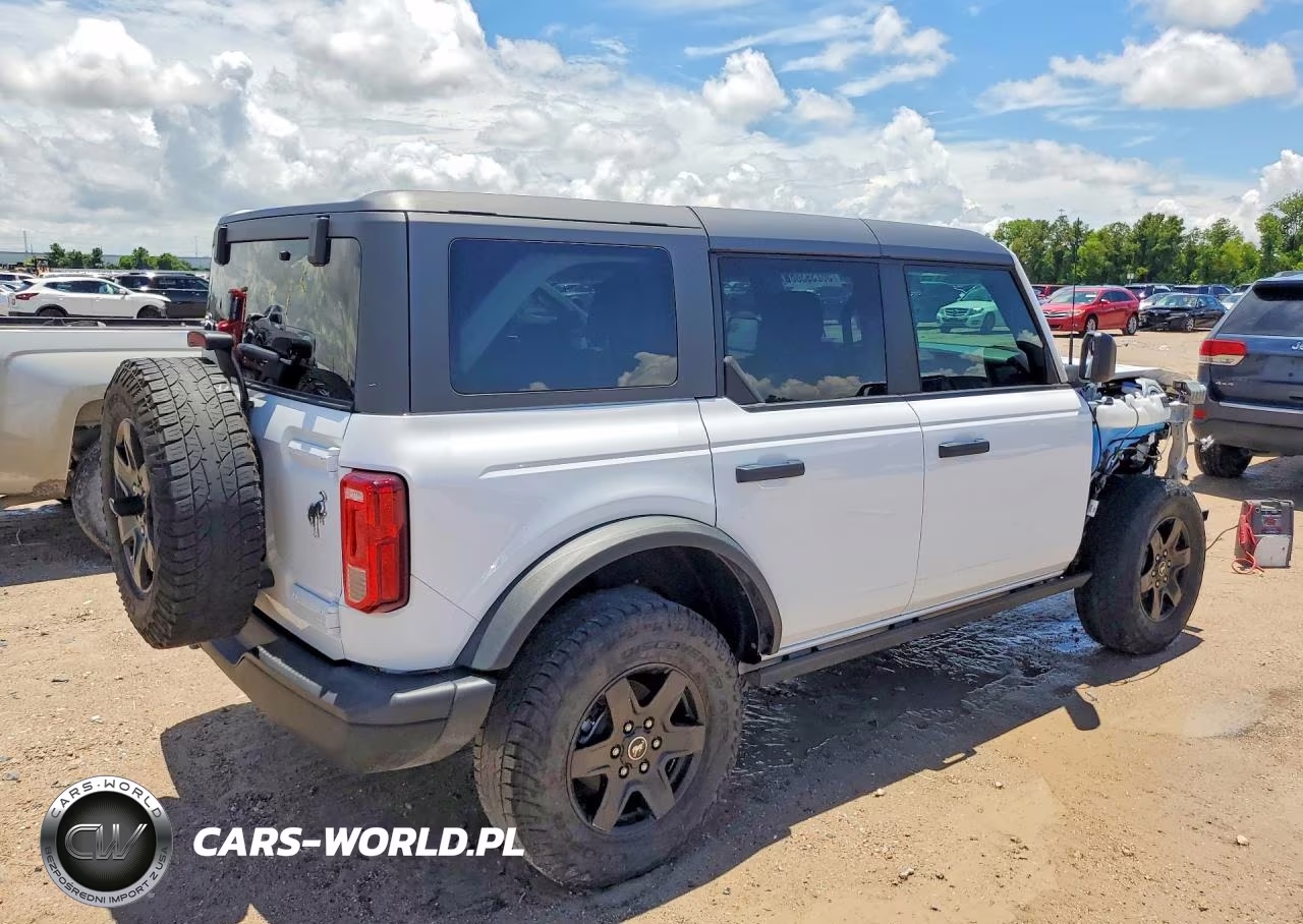 2024 Ford Bronco Black Diamond VIN:1FMDE1BH6RLB42291 - 3