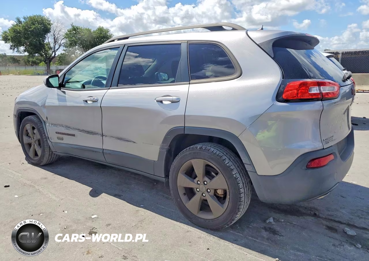 2016 Jeep Cherokee Latitude VIN:1C4PJLCB9GW324453 - 2