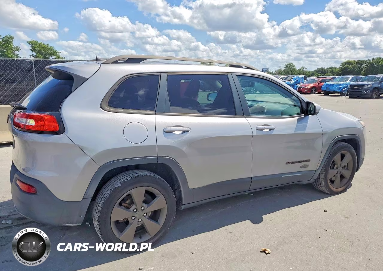 2016 Jeep Cherokee Latitude VIN:1C4PJLCB9GW324453 - 3