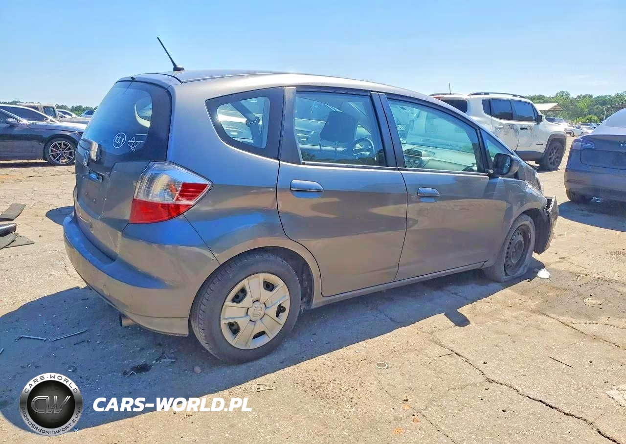 2013 Honda Fit VIN:JHMGE8H35DC065569 - 3