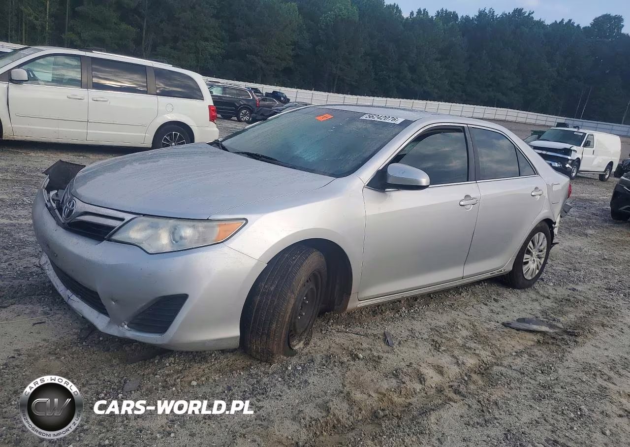 2014 Toyota Camry Le – zdjęcie 1 z 12