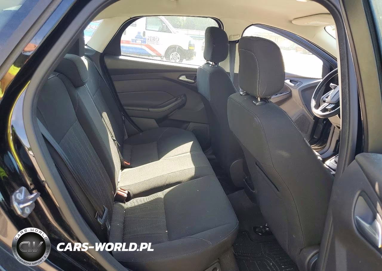 2018 Ford Focus Se VIN:1FADP3FE4JL309977 - 10