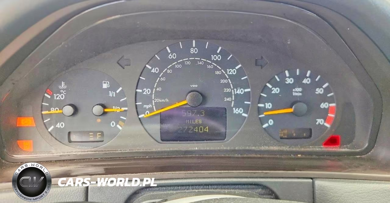 2000 Mercedes-Benz E 320 VIN:WDBJF65J4YB061311 - 9