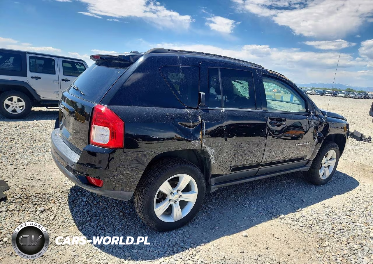 2012 Jeep Compass Latitude VIN:1C4NJDEB5CD609067 - 3