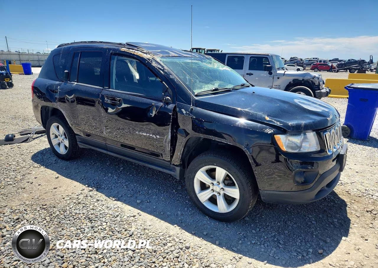 2012 Jeep Compass Latitude VIN:1C4NJDEB5CD609067 - 4