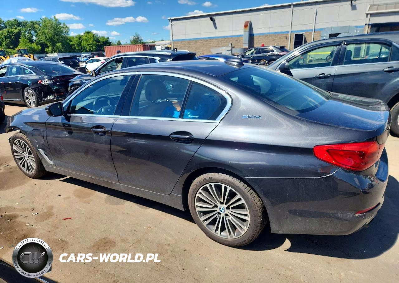 2019 BMW 530Xe VIN:WBAJB1C50KB376827 - 2