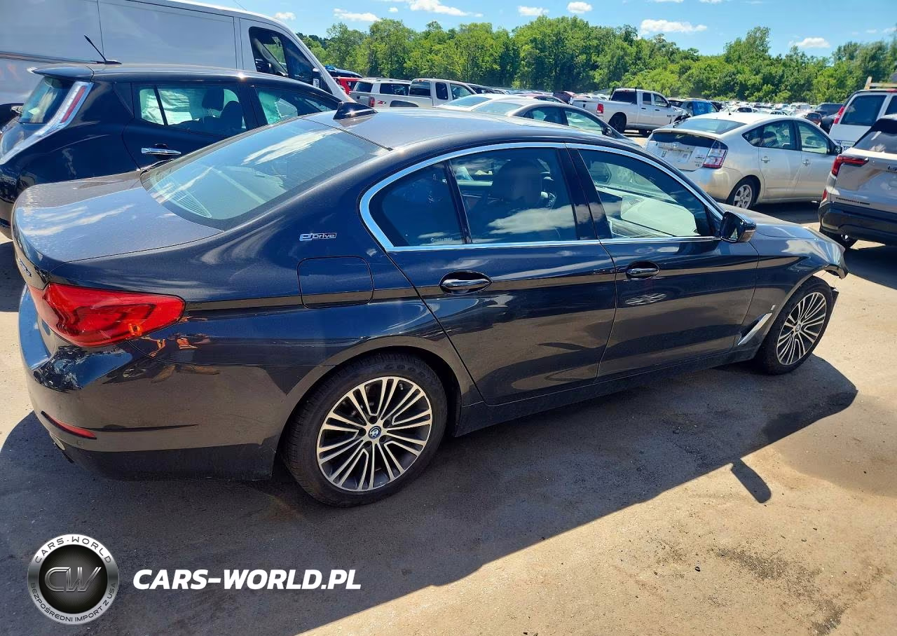 2019 BMW 530Xe VIN:WBAJB1C50KB376827 - 3