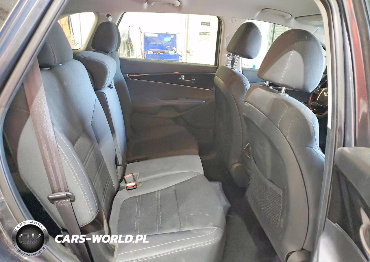 2020 Kia Sorento S VIN:5XYPGDA58LG683818 - 11