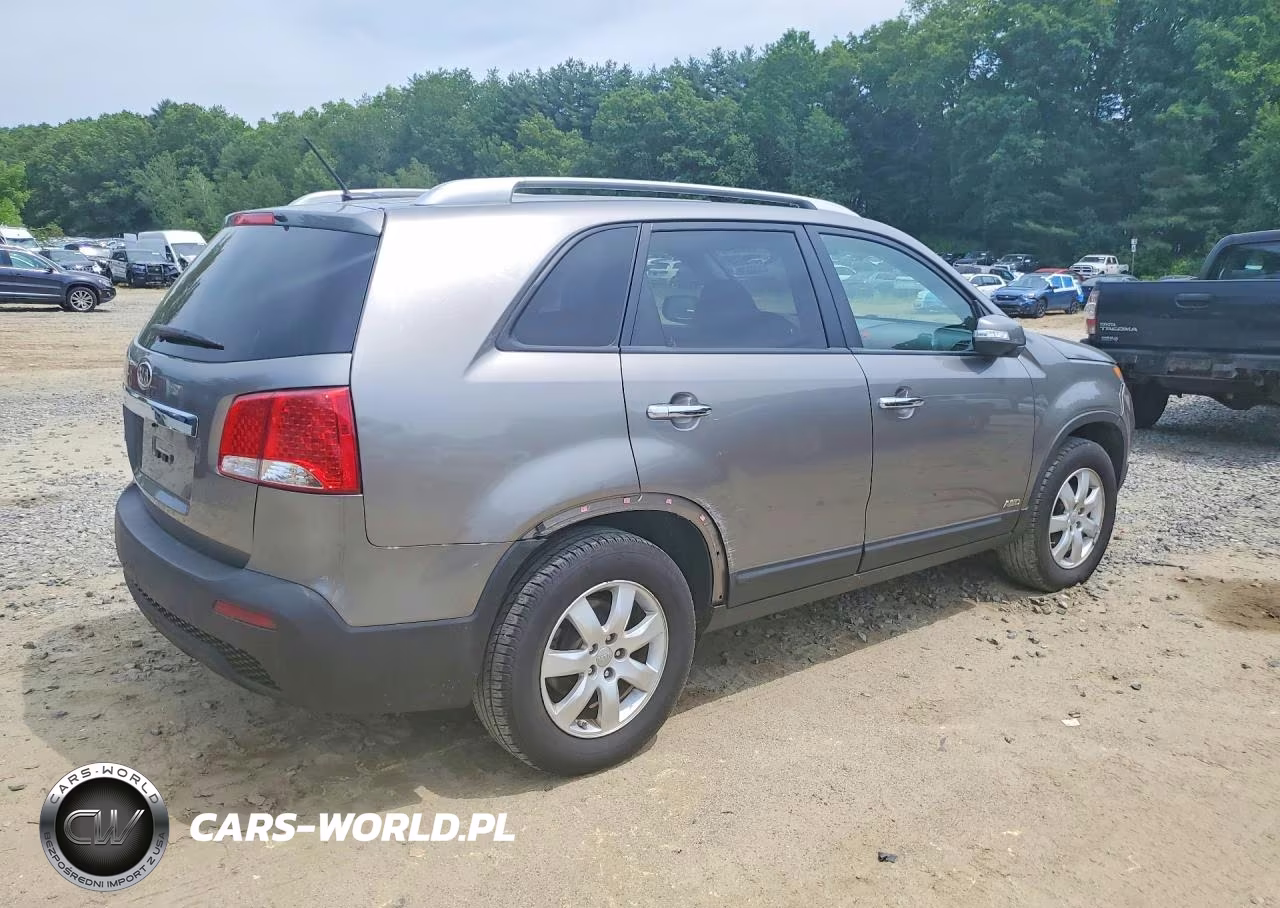 2013 Kia Sorento Lx VIN:5XYKTDA26DG349722 - 3