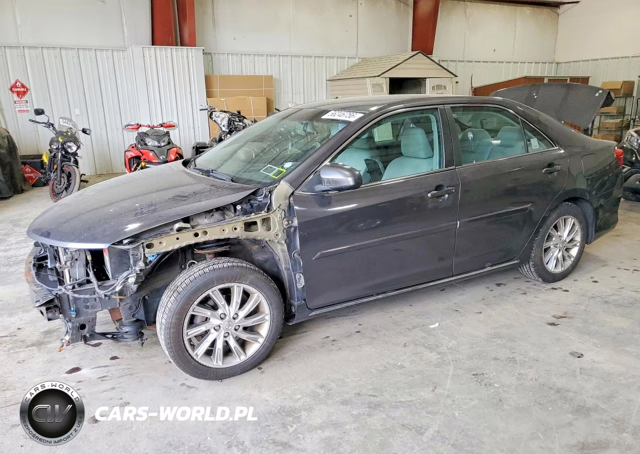 2013 Toyota Camry Le – zdjęcie 1 z 13