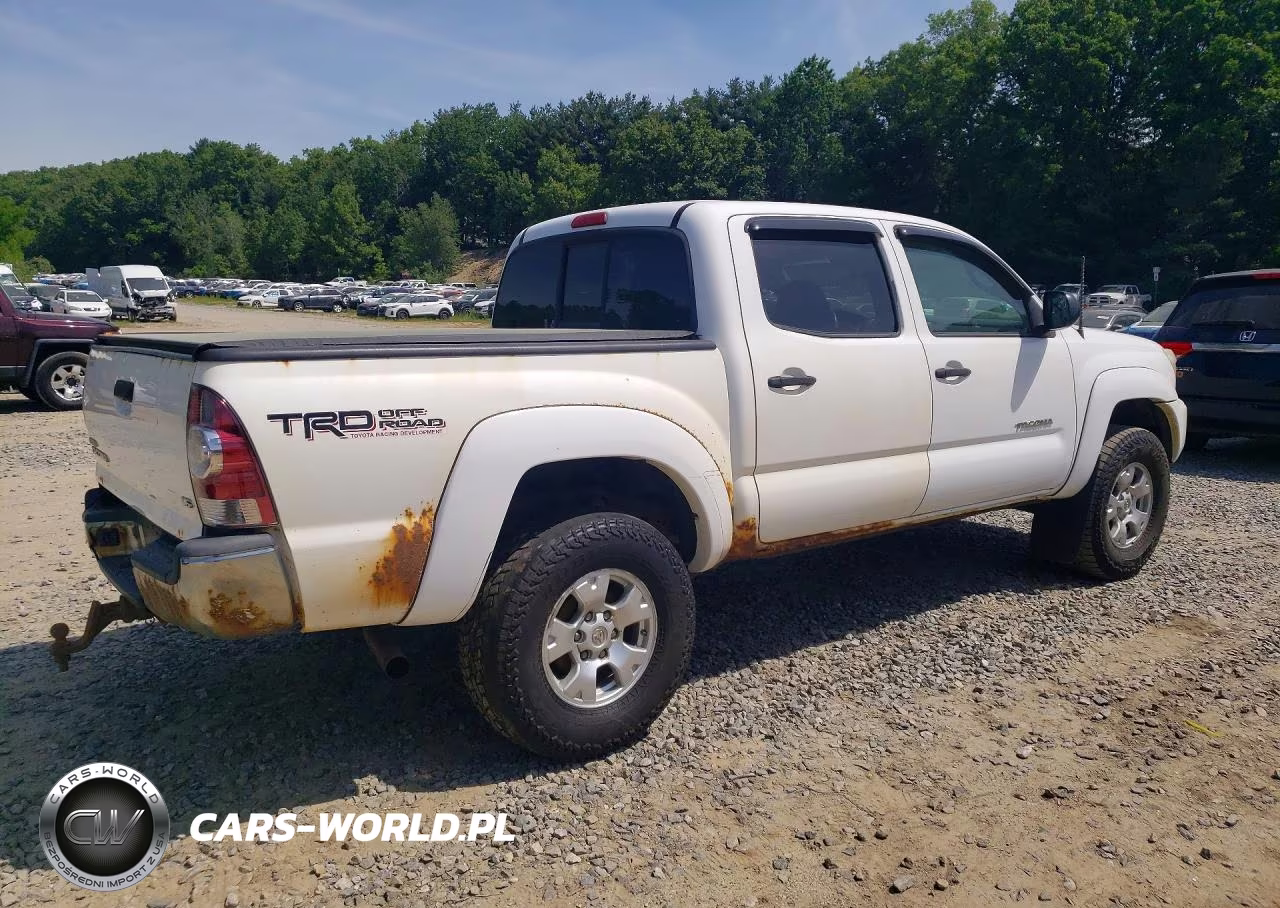 2013 Toyota Tacoma Double Cab VIN:3TMLU4EN9DM111775 - 3
