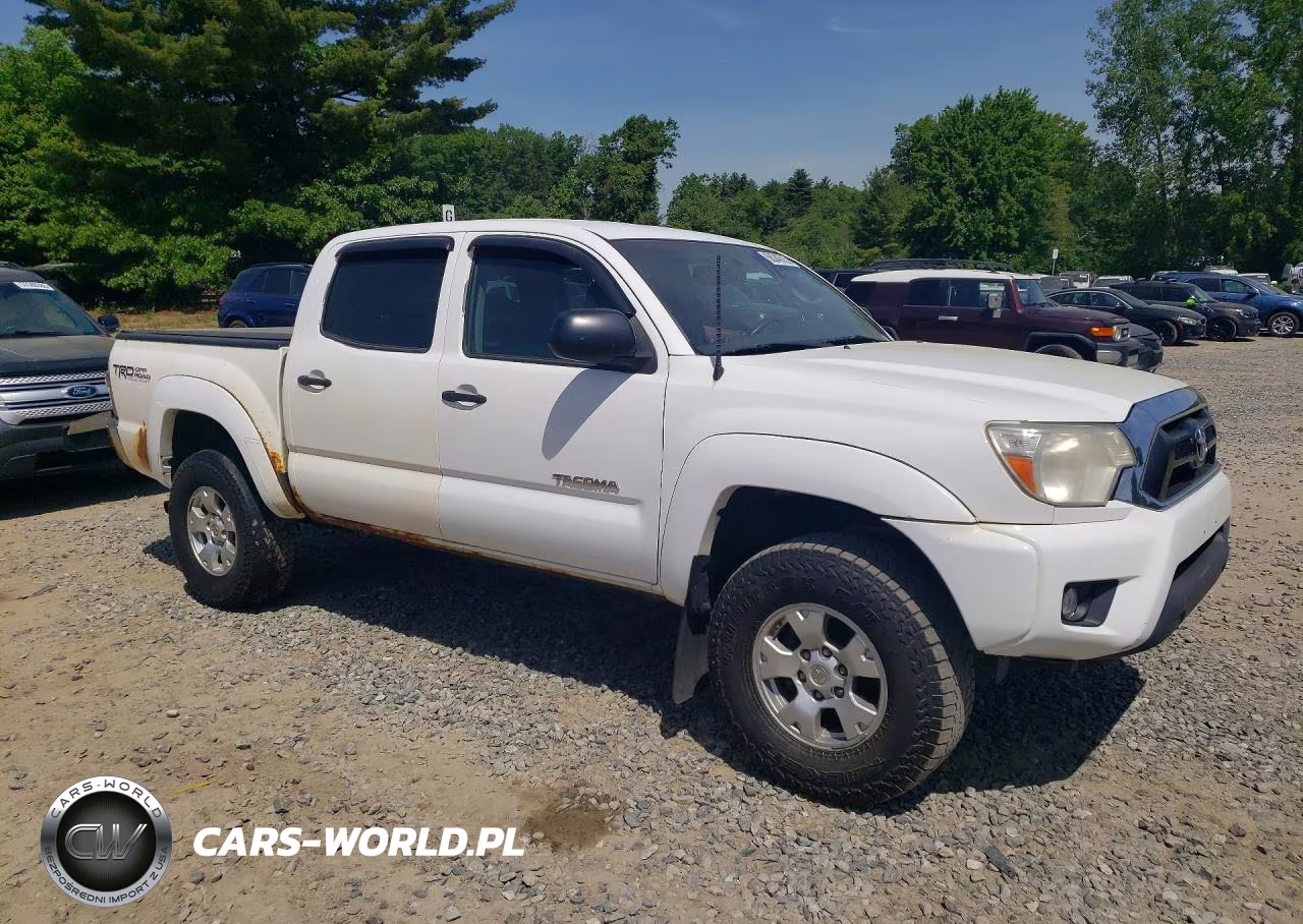 2013 Toyota Tacoma Double Cab VIN:3TMLU4EN9DM111775 - 4