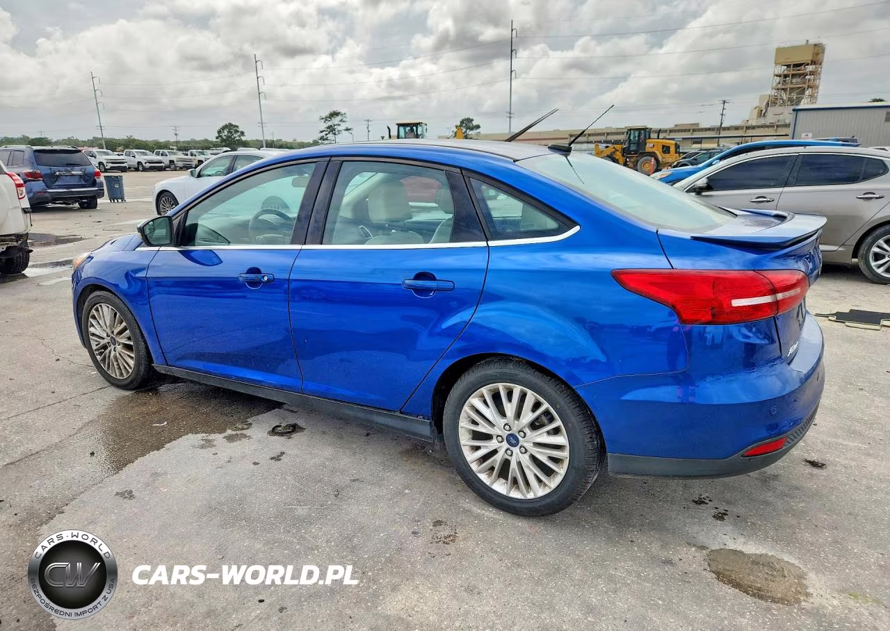 2018 Ford Focus Titanium VIN:1FADP3J25JL316952 - 2