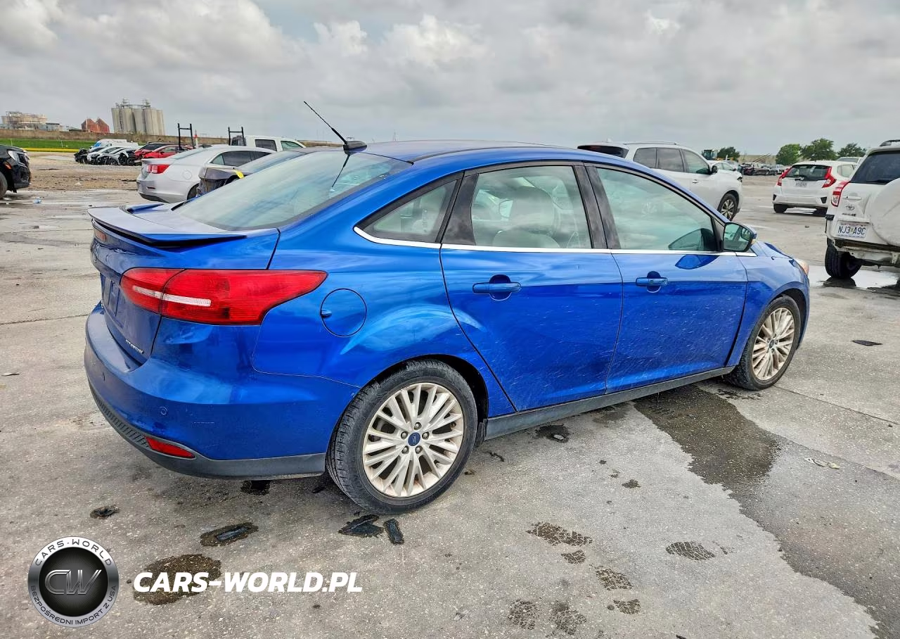 2018 Ford Focus Titanium VIN:1FADP3J25JL316952 - 3